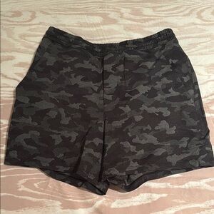 lululemon Black Gray Camo Pacebreaker 5” Shorts (lined)
